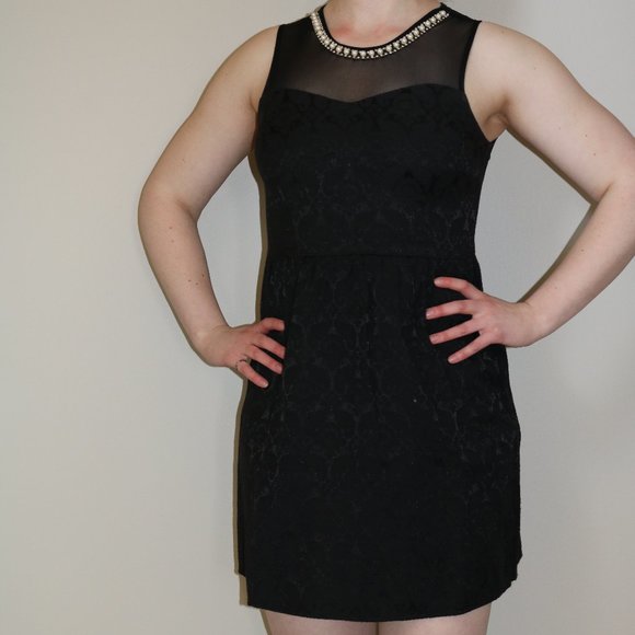 Short Black Suzy Shier Lace/Pearl Dress - Picture 4 of 8